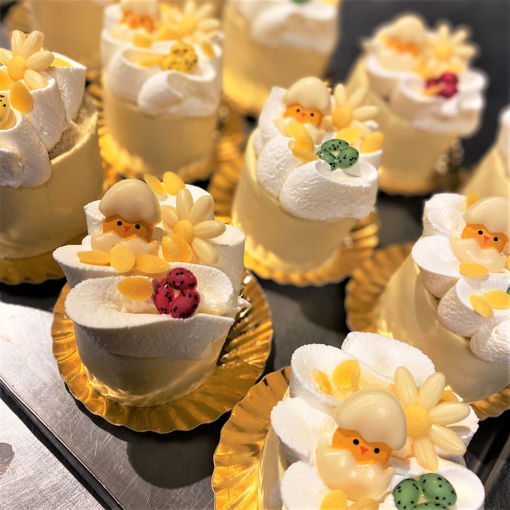 Afbeelding van Luxe marsepein lente gebakjes